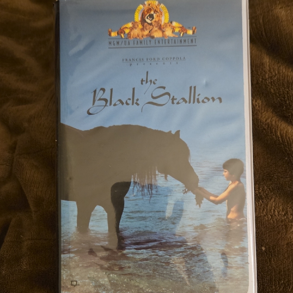 The Black Stallion VHS by MGM/UA Family Entertainment - Black and Blue Cover